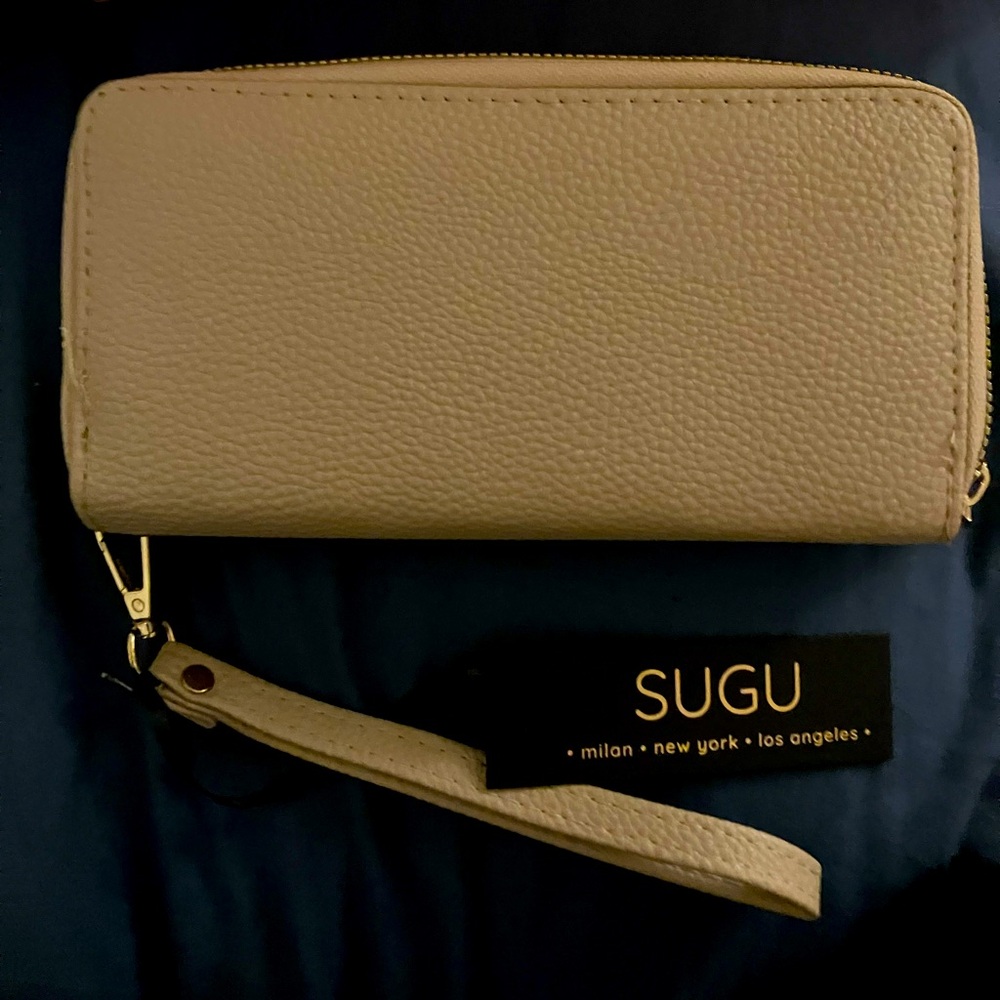 WOMAN’S FULL SIZE WRISTLET WALLET